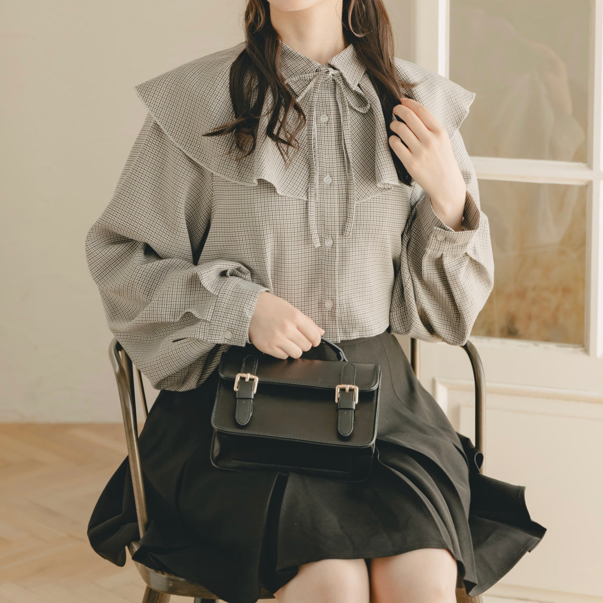CHANEL ケープカラー カメリアボタン エンブロイダリーフリルブラウス CHANEL ケープカラー カメリアボタン エンブロイダリーフリル