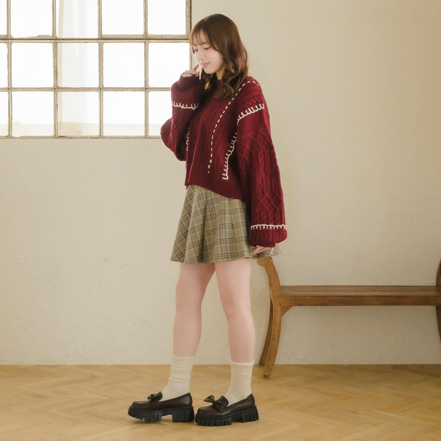 ステッチケーブルニット