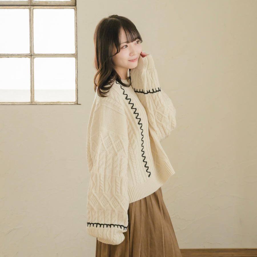 ステッチケーブルニット