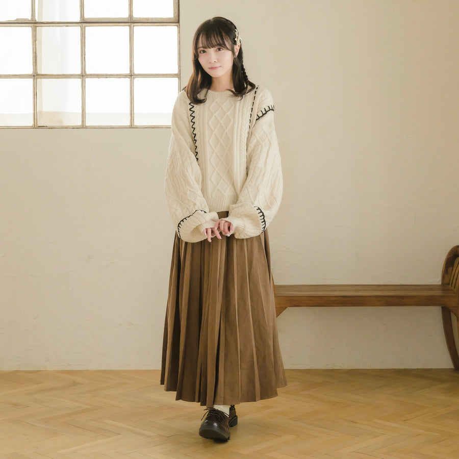 ステッチケーブルニット