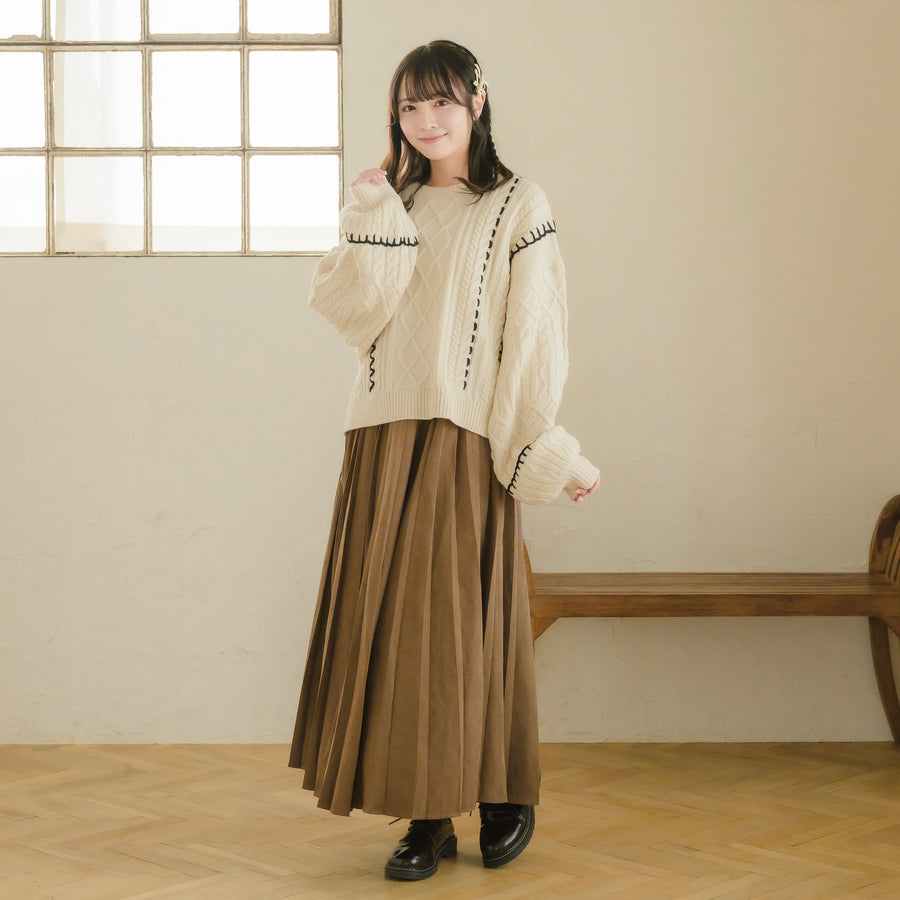 ステッチケーブルニット