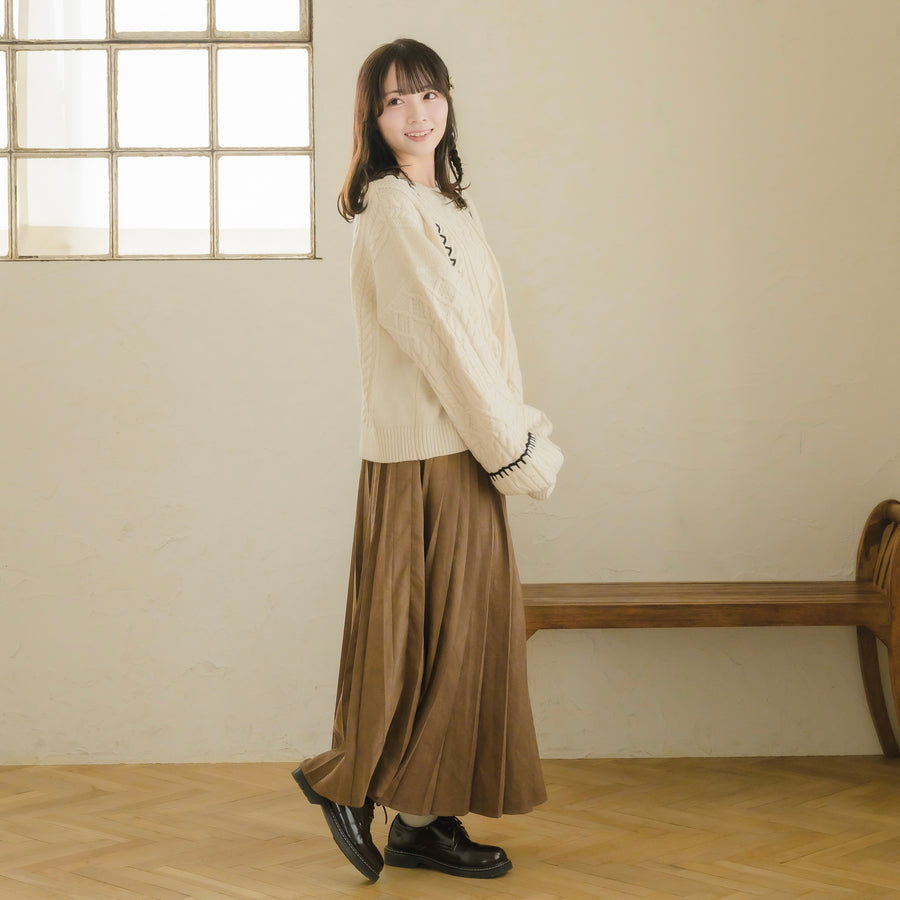 ステッチケーブルニット