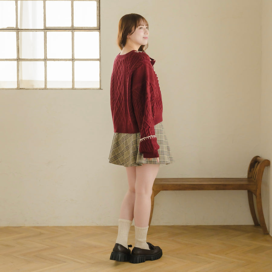 ステッチケーブルニット