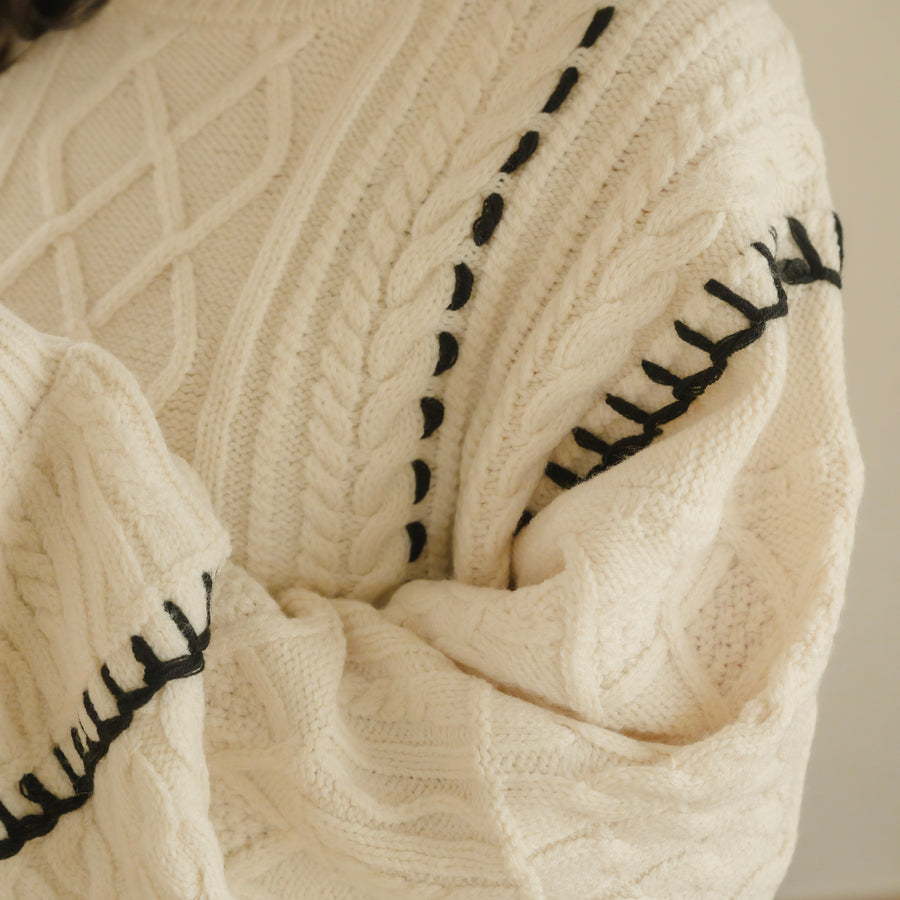 ステッチケーブルニット