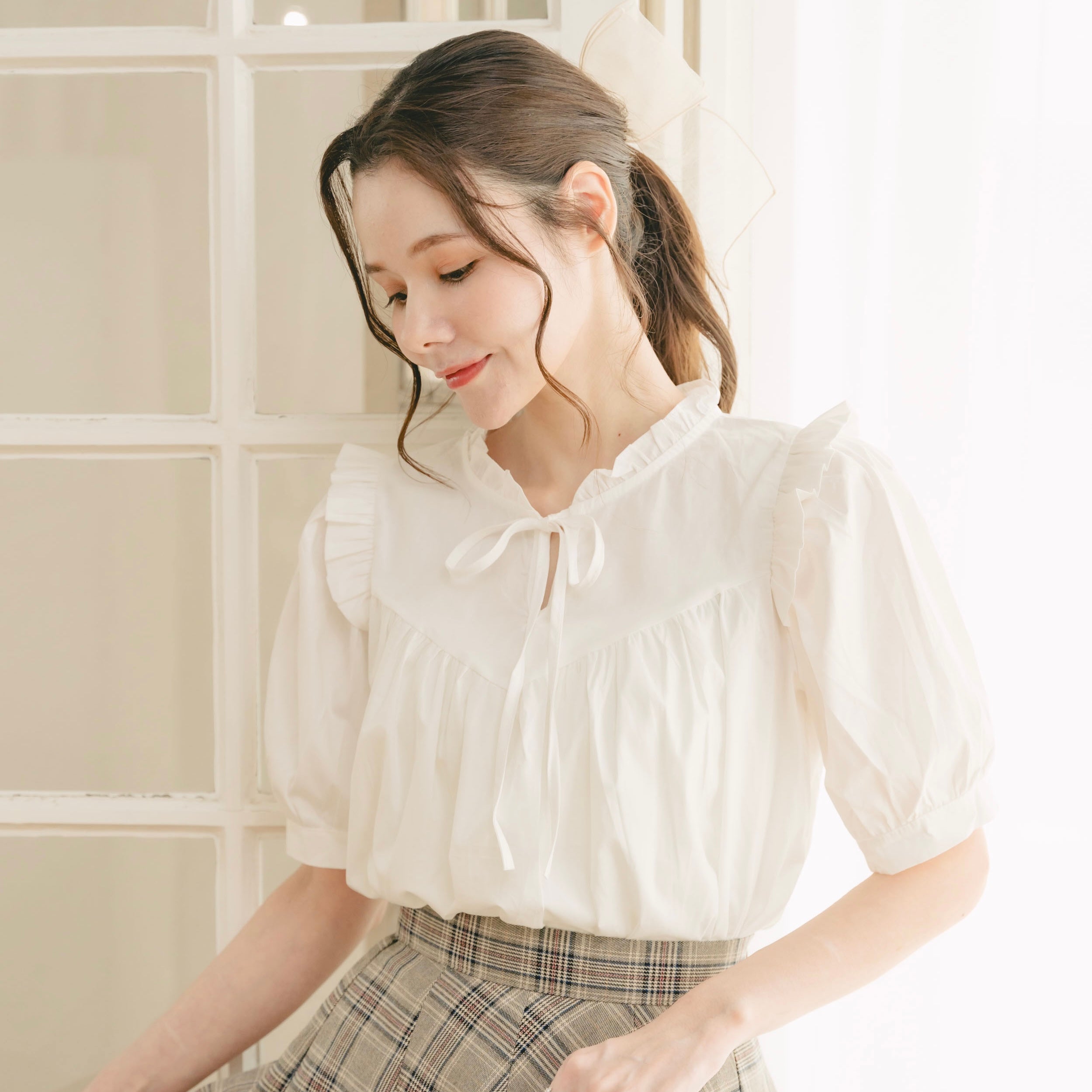 スタンドカラーフリルブラウス – amr.