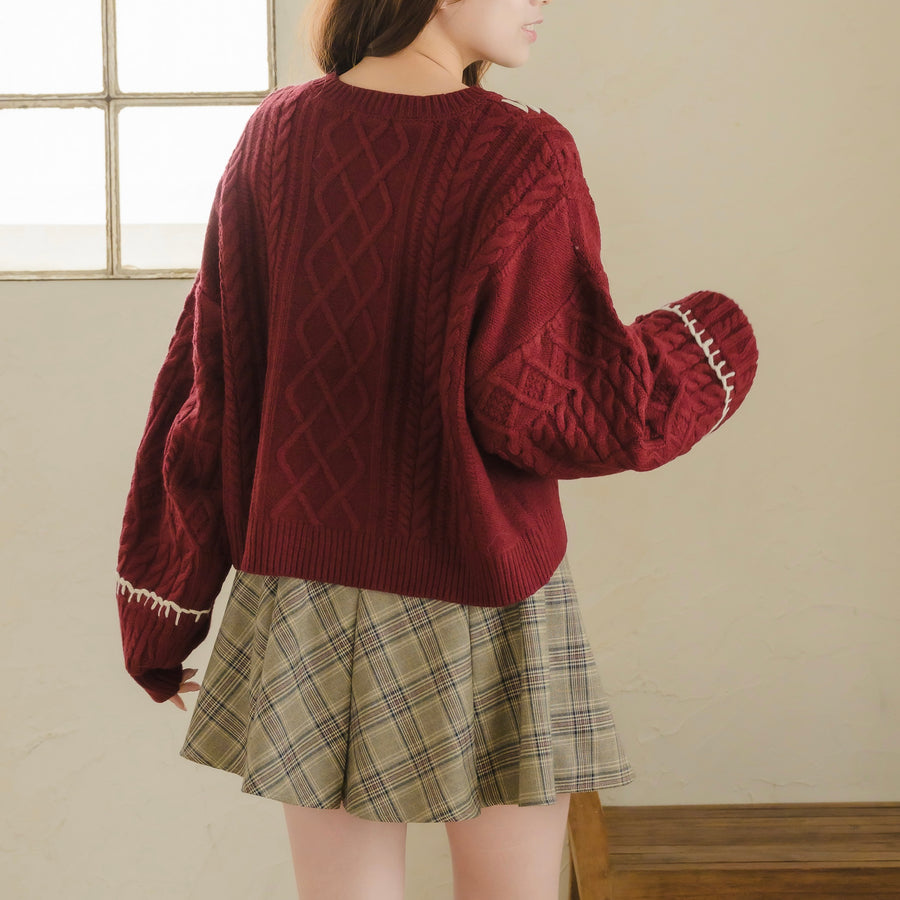 ステッチケーブルニット