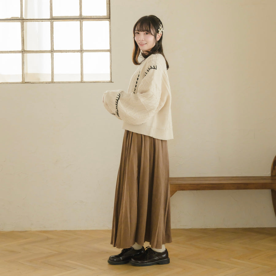 ステッチケーブルニット