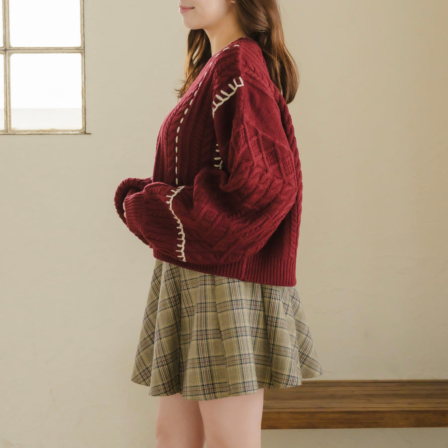 ステッチケーブルニット