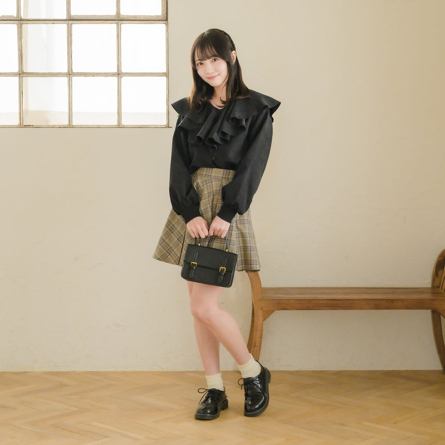 フリルカラーブラウス