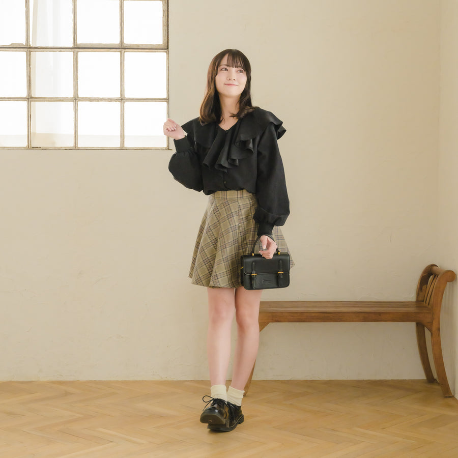 フリルカラーブラウス