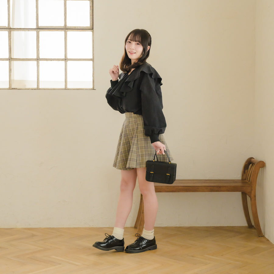 フリルカラーブラウス