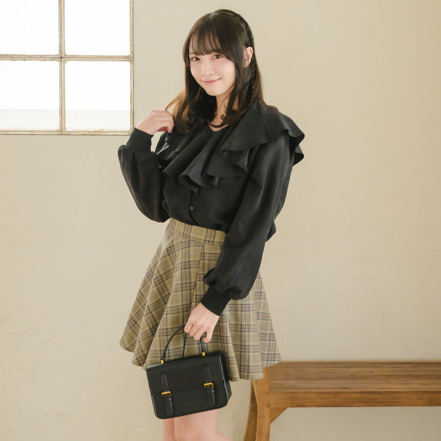 フリルカラーブラウス