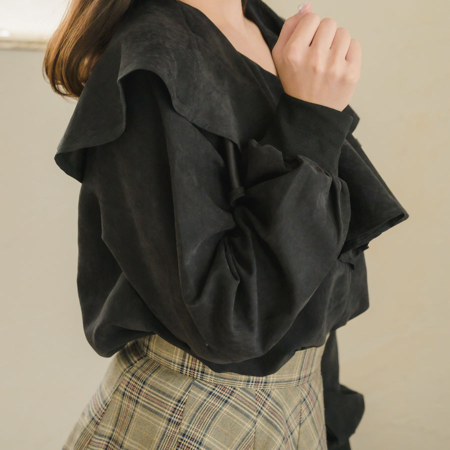 フリルカラーブラウス