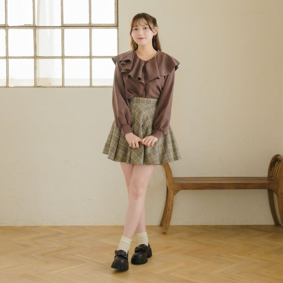 フリルカラーブラウス