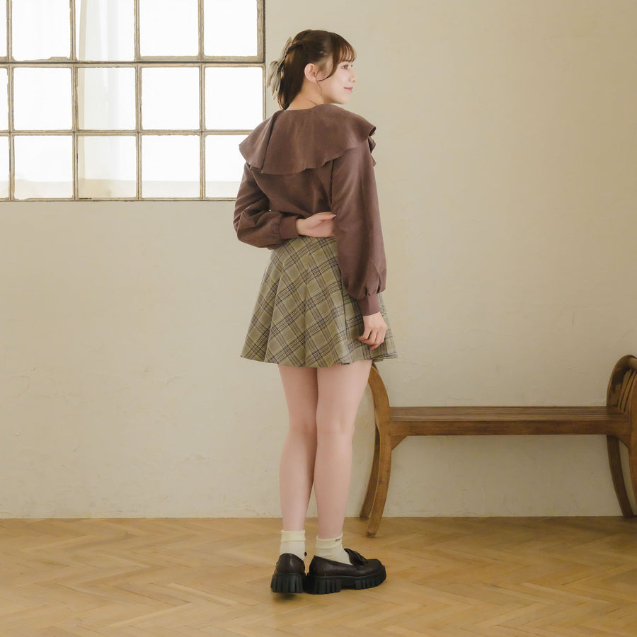 フリルカラーブラウス