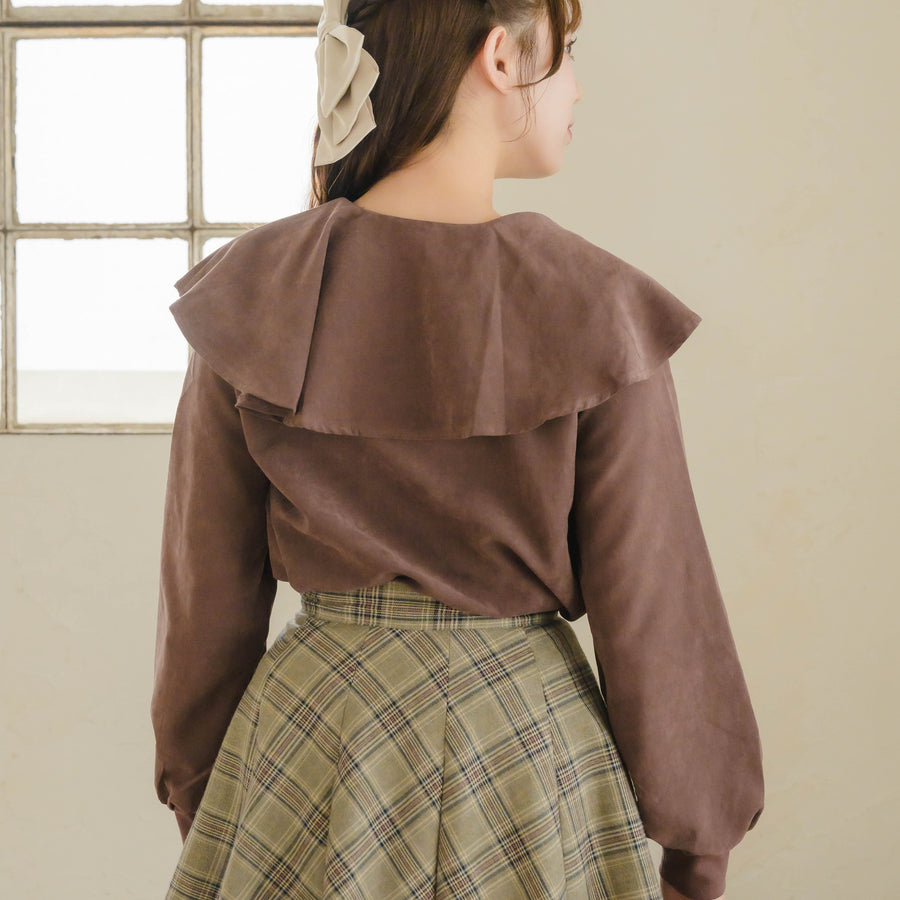 フリルカラーブラウス