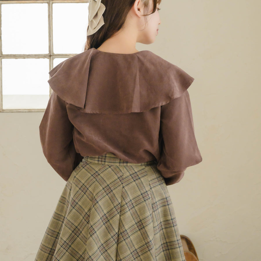 フリルカラーブラウス