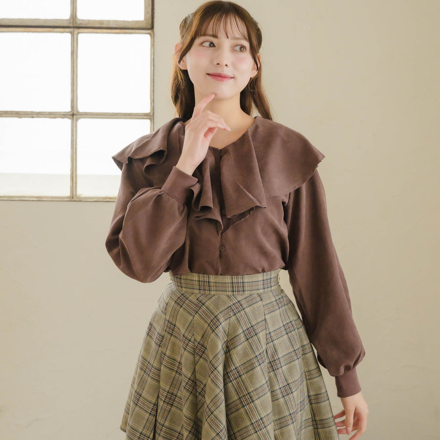 フリルカラーブラウス