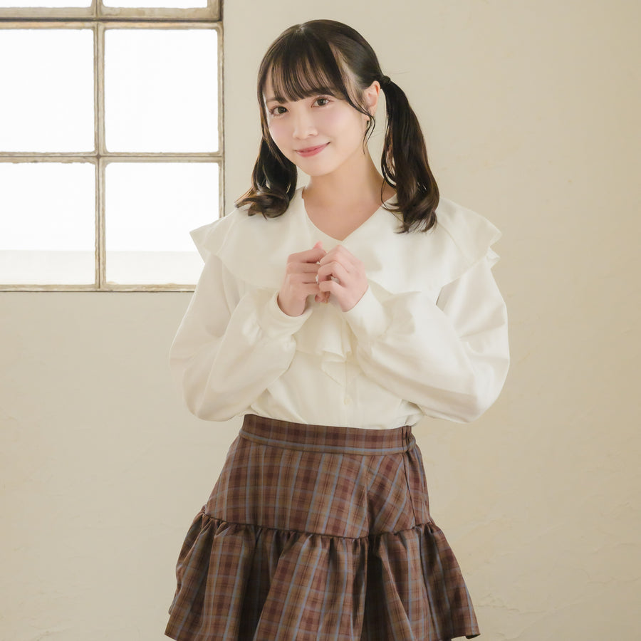 フリルカラーブラウス