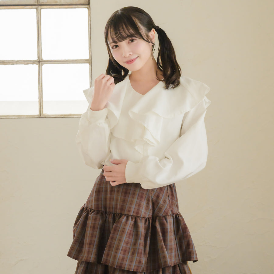 フリルカラーブラウス