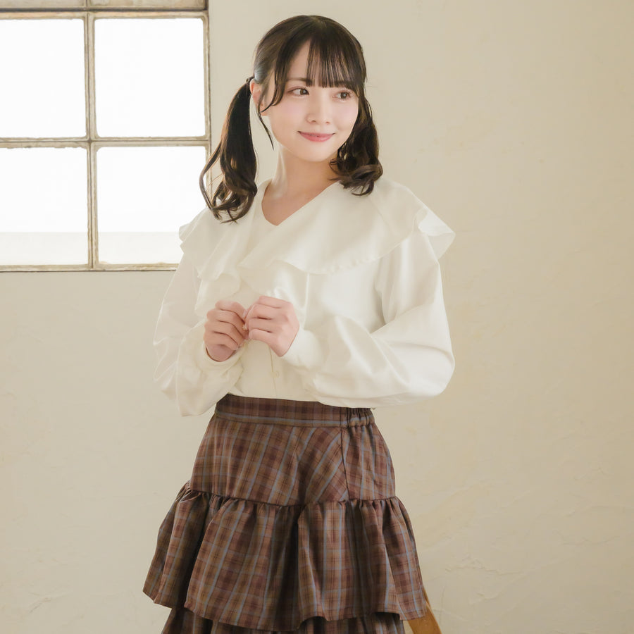 フリルカラーブラウス
