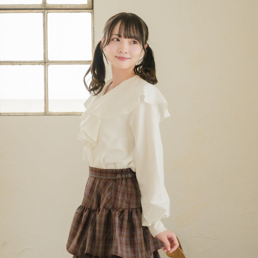 フリルカラーブラウス