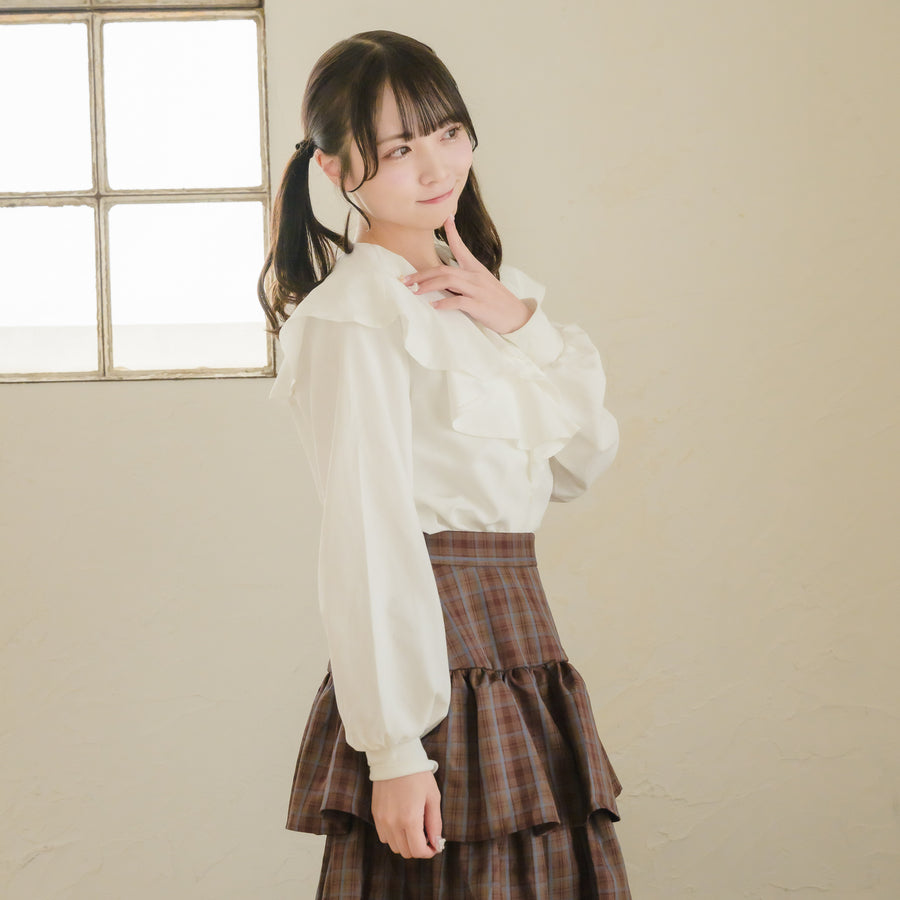 フリルカラーブラウス