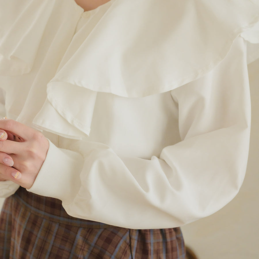 フリルカラーブラウス