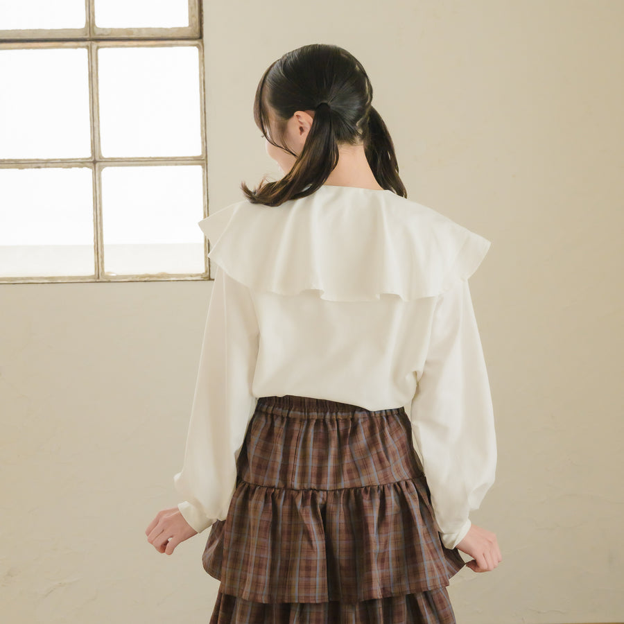 フリルカラーブラウス